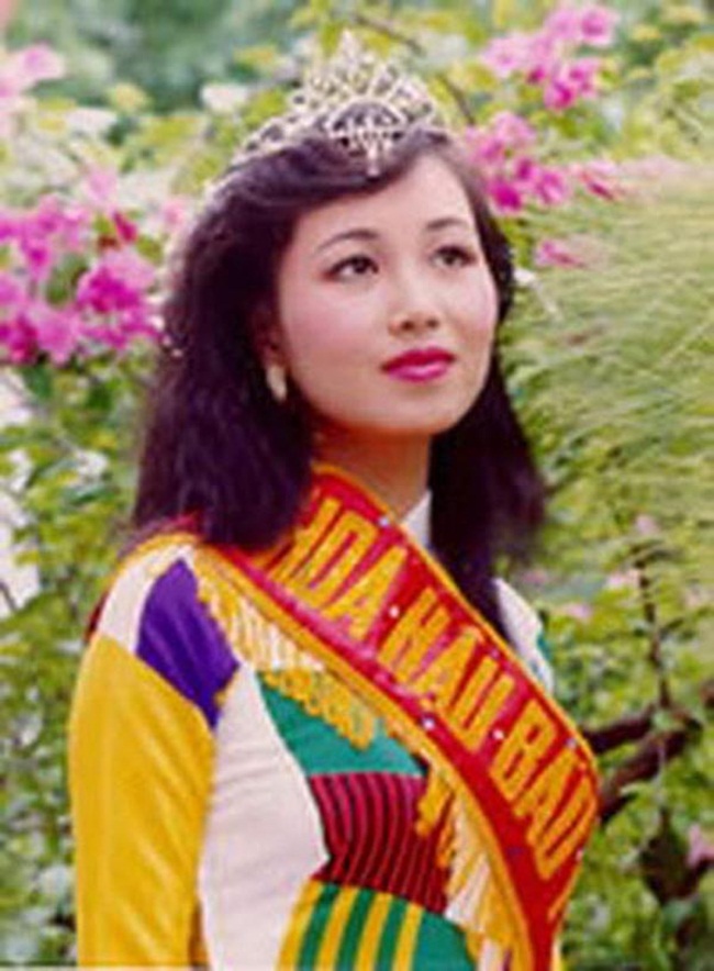 Bên cạnh không ít người đẹp bị ''ném đá'' bởi khả năng nói tiếng nước ngoài, ở Việt Nam cũng có hoa hậu lập được kỷ lục vì thông thạo 5 thứ tiếng.