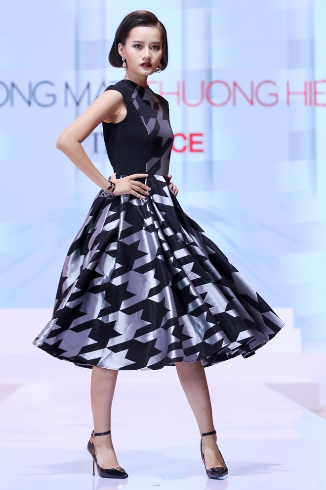 Kim Chi (đội Lan Khuê) là một trong những thí sinh thể hiện tốt ở phần thi catwalk. Không chỉ sở hữu gương mặt cá tính, thí sinh còn cho thấy khả năng giữ tinh thần vững vàng trước nhiều tình huống. 