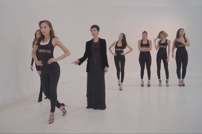 Trong tập 2, HLV Hồ Ngọc Hà đã mời chuyên gia catwalk Xuân Lan huấn luyện riêng cho các thí sinh.