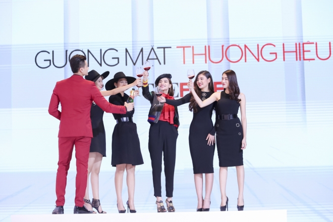 Sau khi chia tay Khánh Ngọc, team Hồ Ngọc Hà còn lại: Phương Anh, LiLy Nguyễn, Chúng Huyền Thanh, Lê Hà.
