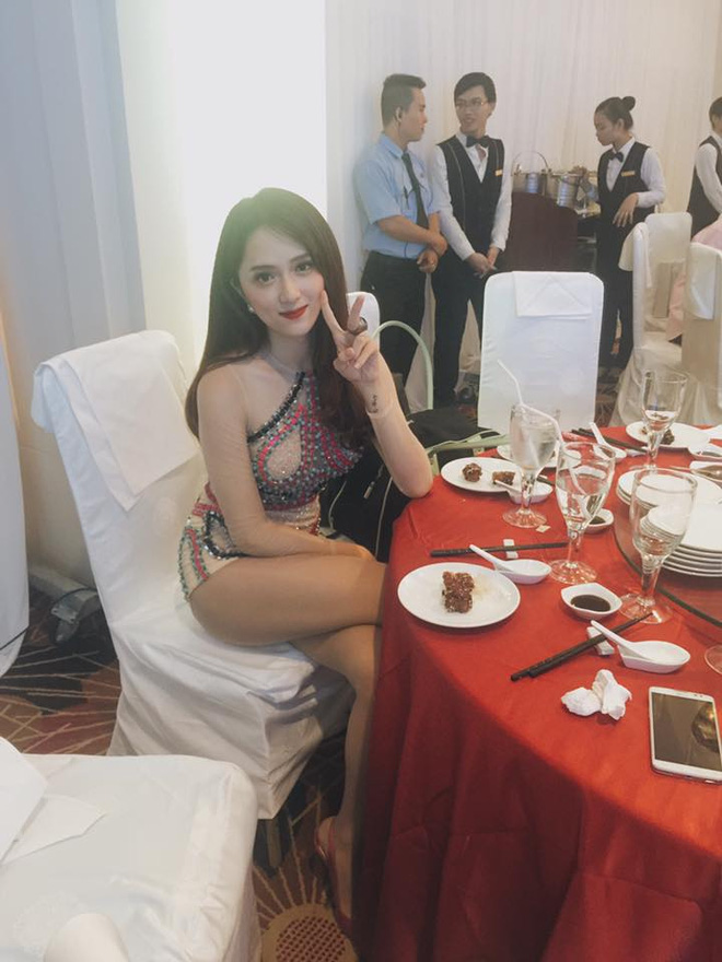 Các trang báo này cho rằng, trong số 3 mỹ nhân chuyển giới Nong Poy đến từ Thái Lan, Hương Giang đến từ Việt Nam, Piyada Inthavong từ Lào, Nong Poy và Hương Giang được coi là đối thủ nặng kí. Vì vậy, mỹ nhân chuyển giới người Thái Lan đã có một đối thủ nặng ký mới chính là Hương Giang.