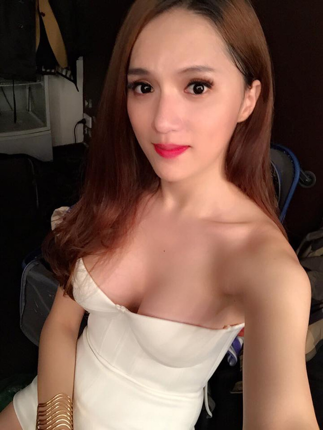 Đa phần mọi người đều biết Hương Giang đã từng tới Thái Lan giải phẫu thẩm mỹ. Vẻ đẹp của cô được mọi người đánh giá là có thể sánh ngang với mỹ nhân Nong Poy của Thái Lan. 