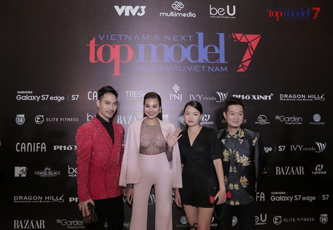 Để chọn ra được con số lớn bất ngờ so với 6 mùa trước như vậy, host - siêu mẫu Thanh Hằng, giám đốc sáng tạo Hà Đỗ, nhiếp ảnh gia Samuel Hoàng, và nhà thiết kế Lý Quí Khánh đã làm việc hết mình trong suốt những ngày casting vừa qua để chọn ra được những gương mặt xuất sắc nhất. Mệt nhọc là vậy, nhưng xuất hiện trong buổi họp báo, cả bốn giám khảo vẫn lung linh hết mình, thu hút toàn bộ sự chú ý của tất cả mọi người.