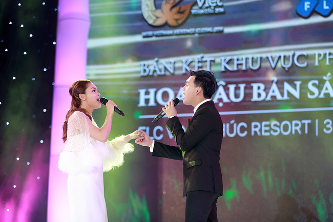 Ngọc Anh và Nguyễn Trần Trung Quân song ca trên sân khấu
