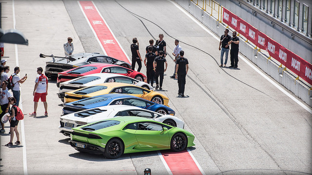 WDW không chỉ có xe Ducati, mà các siêu xe của Lamborghini, Audi đều góp mặt trong các hoạt động trải nghiệm tốc độ trên đường đua Misano. 