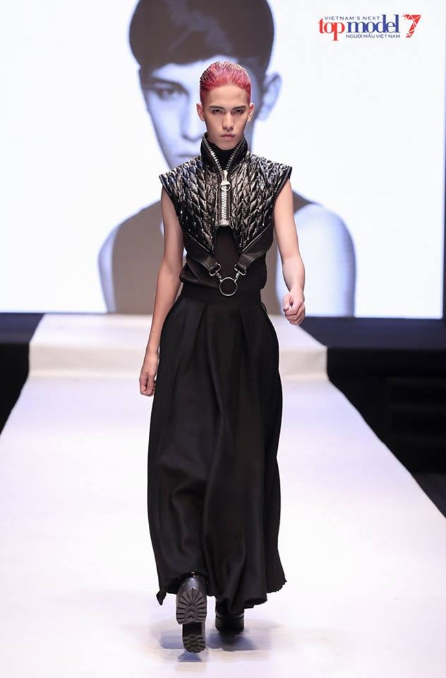 Là một trong các thí sinh có lượng bình chọn cao của cuộc thi Top Model Online, Trương Hoài Nam gây ấn tượng bằng làn da trắng sáng không tì vết cùng một gương mặt ăn hình. Là một trong các thí sinh có lượng bình chọn cao của cuộc thi Top Model Online, Trương Hoài Nam gây ấn tượng bằng làn da trắng sáng không tì vết cùng một gương mặt ăn hình. 