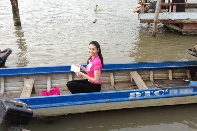 Phạm Châu Tường Vy hào hứng thực hiện nhiệm vụ tu sửa, tôn tạo không gian học tập và 13Win. app không bị chặn của trường tiểu học Phong Điển. Tường Vy quyết tâm giúp các em học sinh thoát khỏi tình trạng học tập trong những không gian cũ kĩ, từng mảng tường vỡ vụn và khu hành lang tối tăm. Cùng với sự giúp đỡ của người dân địa phương và ê-kip chương trình, người đẹp Kiên Giang nhanh chóng bắt tay vào dọn sạch rác bẩn, tô quét lớp sơn mới và vẽ những họa tiết đáng yêu lên tường. Sau khi hoàn thành dự án, ngôi trường như thay một lớp áo tươi mới và màu sắc hơn. 
