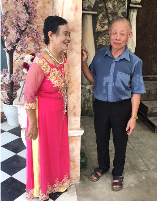 ''Chúng tôi cũng muốn nhắn nhủ với tất cả các thế hệ trẻ bây giờ hãy luôn sống và yêu thương nhau vì thực sự chỉ có tình yêu mới giúp người ta ở bên nhau, bỏ qua cho nhau dù có bất cứ chuyện gì xảy ra. ''Chúng tôi cũng muốn nhắn nhủ với tất cả các thế hệ trẻ bây giờ hãy luôn sống và yêu thương nhau vì thực sự chỉ có tình yêu mới giúp người ta ở bên nhau, bỏ qua cho nhau dù có bất cứ chuyện gì xảy ra. 