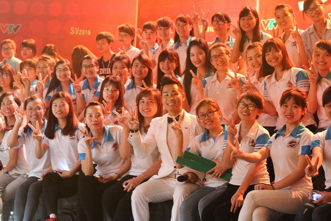 Chương trình SV là một chương trình rất thành công thời kỳ đầu của truyền hình Việt Nam và từng gắn liền với hình ảnh của nhà báo Lại Văn Sâm những năm 96 và 2000. Sau 20 năm, chương trình này tái ngộ với khán giả truyền hình với tên gọi: Sự trở lại của những nhà thông thái vui tính với một phiên bản hoàn toàn mới. 