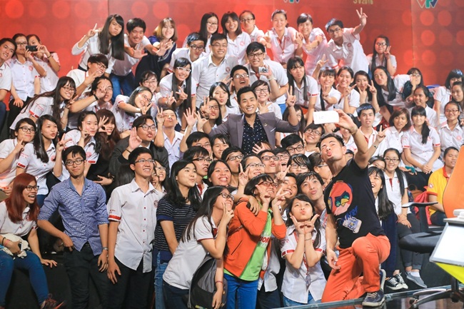  Tôi nghĩ mình thích hợp ở vị trí giám khảo, còn vai trò dẫn chương trình, tôi cần một người trẻ năng động, kiến thức và có kinh nghiệm ứng biến sân khấu. Nguyên Khang là một vị trí rất thích hợp đã chứng mình qua nhiều chương trình thành công như The Remix, Nhân Tố Bí Ẩn, Trò Chơi Âm Nhạc. Tôi nghĩ anh sẽ phát huy và kế thừa tốt vai trò MC của SV”