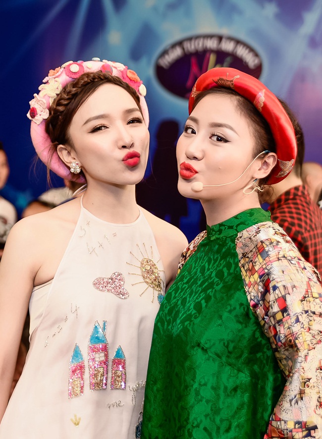 Vì điều này mà Thảo My cũng bộ ba giám khảo dễ thương Isaac, Văn Mai Hương và Tóc Tiên luôn được các em yên mến, quấn quýt không rời. Nữ MC xinh đẹp cho biết, việc được đồng hành cùng các em nhỏ là một kỷ niệm đẹp và ý nghĩa với cô trong mùa hè này.
