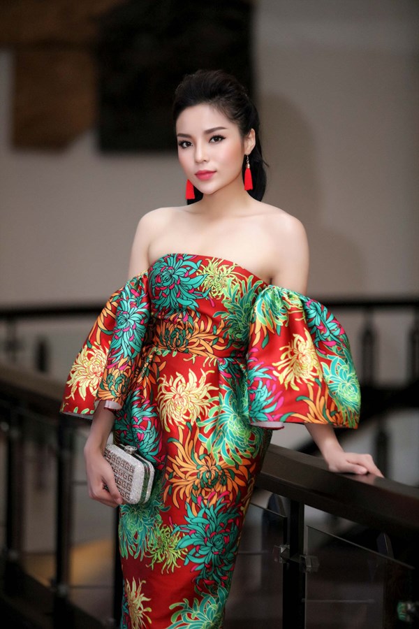 Mới đây Kỳ Duyên được khen bởi bộ ảnh trở lại Hà Nội.