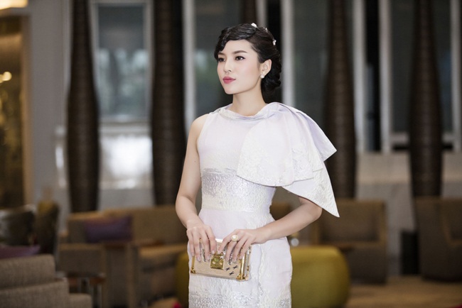 Cô sẽ chia sẻ những kinh nghiệm trên chặng đường chinh phục vương miện của mình để giúp các thí sinh tự tin tỏa sáng trong các phần thi của mình.