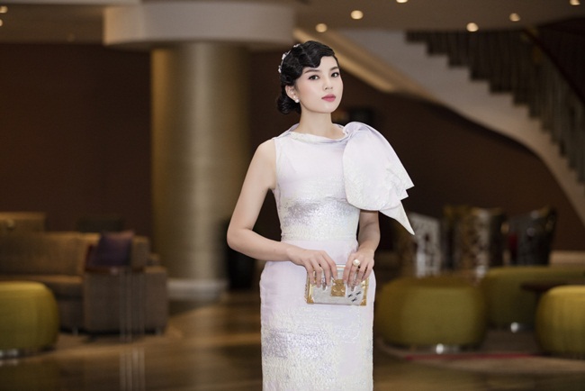 Do trời đổ mưa bất ngờ và ùn tắc giao thông, Hoa hậu Việt Nam đã đến muộn so với dự kiến ban đầu khoảng 10 phút. Ngay lập tức khi có cơ hội phát biểu, Cô đã gởi lời xin lỗi đến Ban tổ chức, các khách mời và giới truyền thông có mặt.