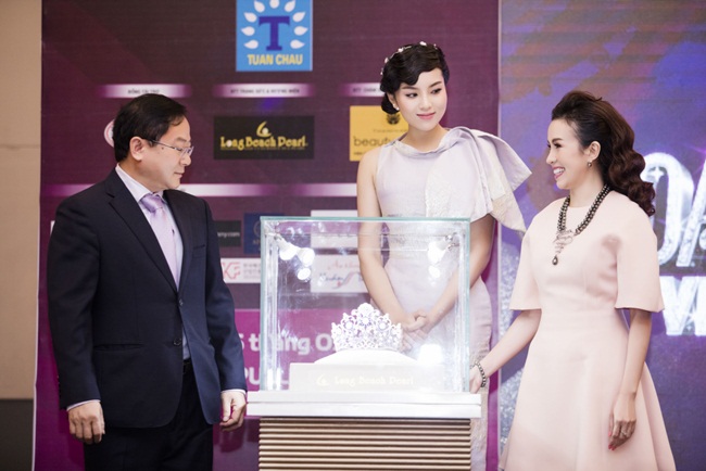  Mới đây, cô vừa có chuyến lên Tuyên Quang để trao tặng lớp học tình thương với đầy đủ tiện nghi cho trẻ em nghèo tại đây.