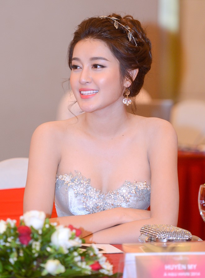 Cô trung thành với style công chúa dịu dàng.