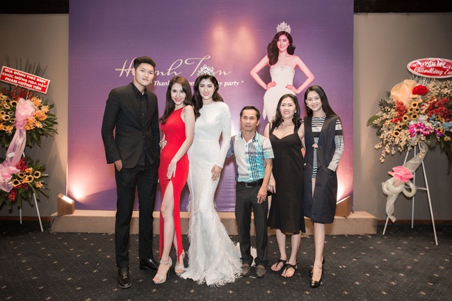  Khi hỏi về dự định tham gia làng giải trí như chị mình, em trai cô cho biết hiện chưa có ý nghĩ gì ở hiện tại.