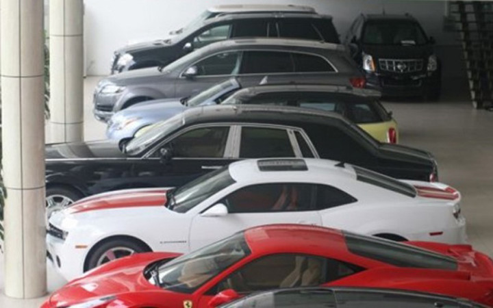 Nói đến thú chơi siêu xe tại Việt Nam không thể không nhắc đến Cường Luxury. Bộ sưu tập siêu xe của anh là niềm mơ ước của biết bao người. Nổi bật trong bộ sưu tập siêu xe của Cường Luxury phải kể đến Ferrari 458 Italia, Audi R8 hay Rolls-Royce...