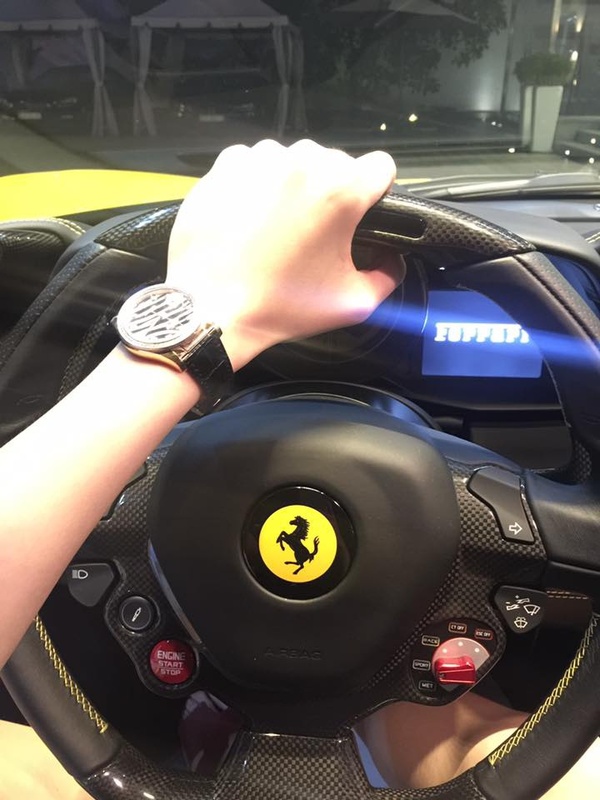 Hệ thống phanh gốm - carbon sử dụng công nghệ áp dụng trên LaFerrari. Loại vật liệu mới giúp tăng hiệu suất phanh và giảm thời gian cần thiết để đạt nhiệt độ hoạt động tối ưu. 