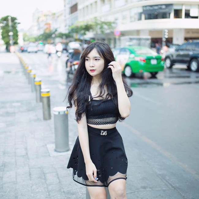 Nhưng rồi cộng đồng mạng đã vỡ mộng khi biết sự thật về giới tính và gương mặt thực sự của anh chàng vốn sở hữu nét đẹp tự nhiên, xinh như một hot girl này.