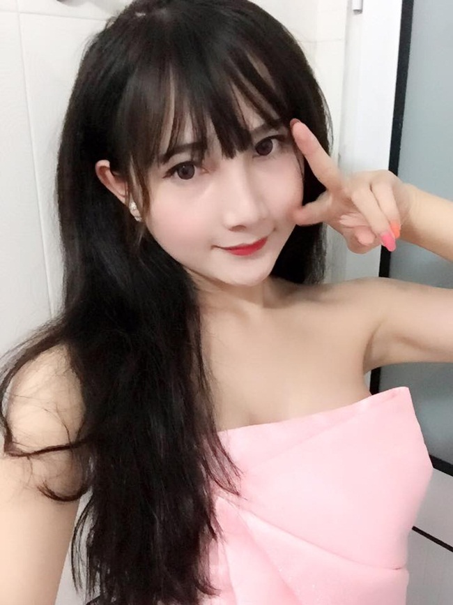 Ngọc Trinh đã 'biến hình' thành một hot girl thực thụ và không thể biết cô nàng từng là một chàng trai nếu không ai nói.