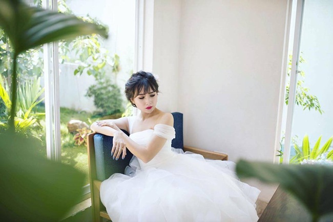 Trả lời Chất lượng Việt Nam, Ngọc Trinh nói: 'Đã có rất nhiều người thắc mắc về gương mặt của Trinh là đẹp tự nhiên hay nhờ chỉnh sửa. Nhưng hiện tại mọi hình ảnh của Trinh là hoàn toàn tự nhiên và khi Trinh qua bác sĩ thăm khám để chuẩn bị thực hiện ca phẫu thuật chuyển giới thì  các bác sĩ cũng đều rất ngạc nhiên khi thấy Trinh rất may mắn sở hữu gương mặt nữ tính'. 