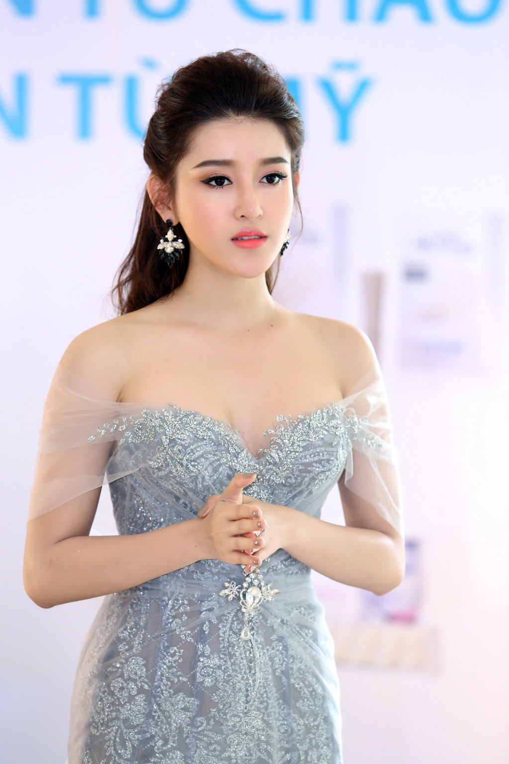 . Mặc dù trong bộ phim này, cô sẽ vào vai một cô gái VIệt Nam dịu dàng, trong sáng đúng với hình ảnh ngoài đời của Huyền My, nhưng cô cho biết vẫn vô cùng hồi hộp cho lần đầu chạm ngõ phim ảnh của mình.