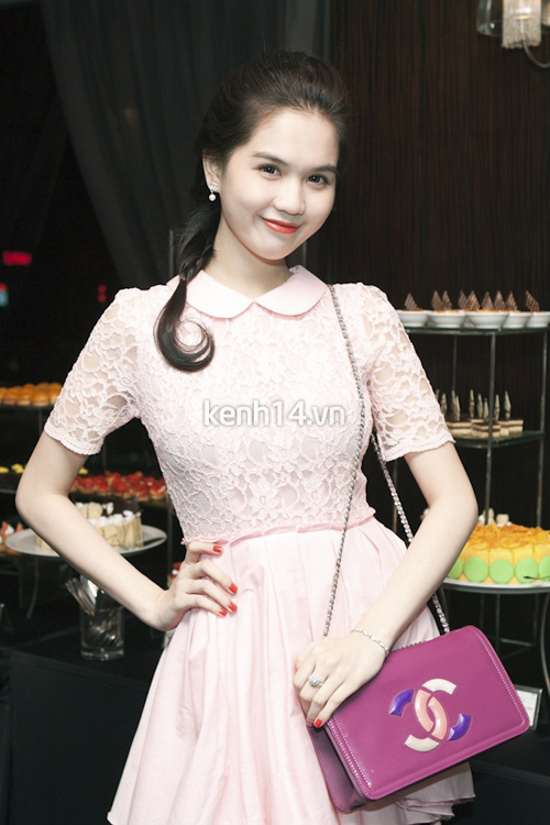 Những chiếc túi của thương hiệu Chanel cũng lọt vào mắt xanh của Ngọc Trinh. Cô sở hữu tương đối nhiều túi Chanel, điển hình như những chiếc Chanel Flap Bag này.
