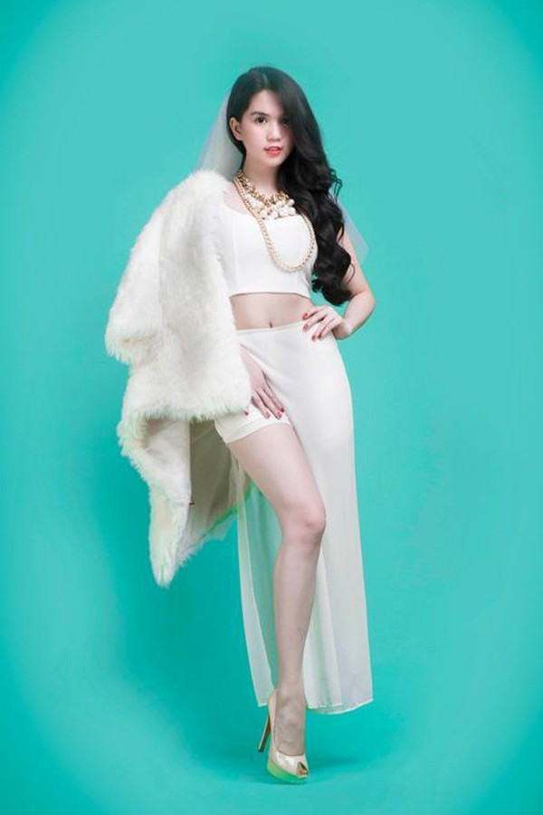 Bức ảnh photoshop mất chân trái của Ngọc Trinh gây xôn xao