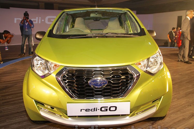 Redi-Go chính là phiên bản sản xuất hàng loạt của mẫu concept cùng tên được Datsun ra mắt từ năm 2014. So với mẫu concept, chiếc xe có kiểu dáng khá tương đồng, ngoại trừ một số chi tiết đã được thay đổi, bớt tính ''viễn tưởng'' hơn như đèn pha không còn có dạng full LED.