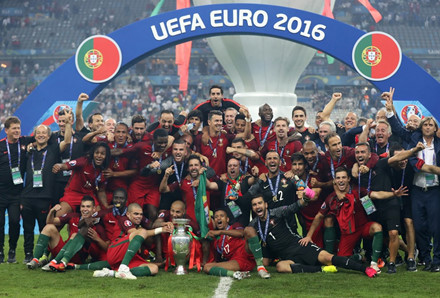 Qua đó giành chức vô địch Euro 2016.