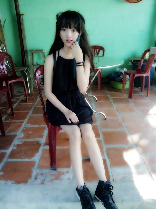 Nói về bí quyết, Bảo Linh chia sẻ: Mình chỉ tắm bằng sửa tươi với cam. Còn da mặt thì mình thường ủ cám gạo. 