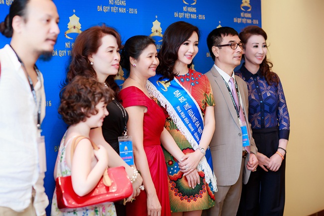 Hình ảnh luôn xinh đẹp, sắc sảo, tràn đầy sức sống cùng phong cách thời trang ấn tượng chính là những yếu tố đưa cái tên Giáng My  trở thành điểm sáng giữa những “cơn bão”…