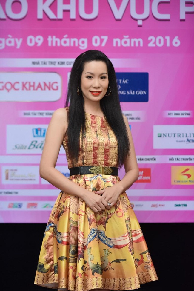 Người đẹp xuất hiện trong một thiết kế đơn giản với tông màu sang trọng, tôn lên nét đẹp thời thượng và gu thời trang sành điệu.Người đẹp xuất hiện trong một thiết kế đơn giản với tông màu sang trọng, tôn lên nét đẹp thời thượng và gu thời trang sành điệu.