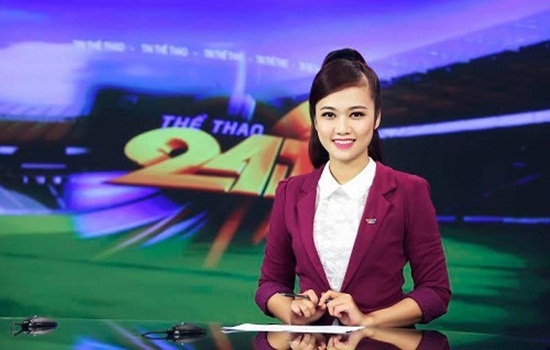 Trong khi hàng nghìn người dân Việt Nam đồng lòng, nhất trí bày tỏ ý kiến của mình trước tình hình Biển Đông, khẳng định chủ quyền về biển đảo của Việt Nam thì dòng trạng thái này của nữ biên tập viên VTV khiến nhiều người không khỏi tức giận và bức xúc.