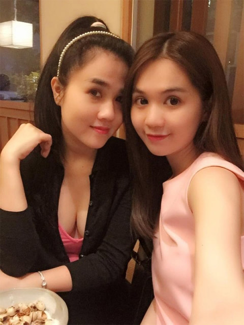 Ngọc Bích sở hữu phong cách đơn giản nhưng thường khoe triệt để lợi thế vòng 1 nóng bỏng.