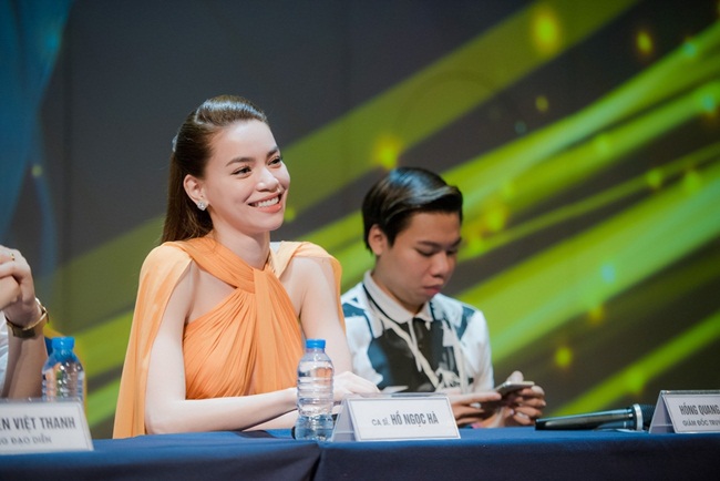 Có thể nói, ballad là một phần đã tạo nên tên tuổi cho Hồ Ngọc Hà, là niềm đam mê, sự khơi gợi và kết nối cảm xúc, đưa cô qua nhiều những thành công và cả biến cố trong sự nghiệp, có lẽ chính vì vậy mà đêm nhạc Love Songs vào tháng 4 năm 2016 tại thành phố Hồ Chí Minh đã để lại dấu ấn khó quên và bất ngờ đối với cả Hồ Ngọc Hà và những người yêu mến cô. 
