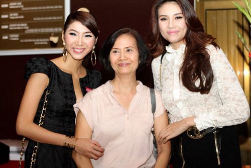 Á Hậu Hoàng Yến là bản sao của mẹ cô khi còn trẻ.