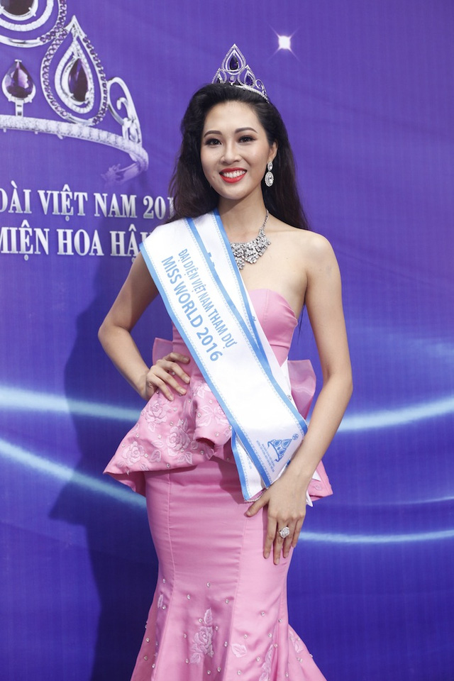 Diệu Ngọc là Hoa khôi áo dài Việt Nam 2016. 