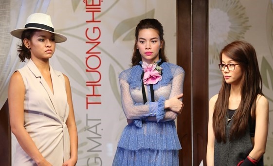 Cuối tập 4 The Face, HLV Hồ Ngọc Hà đứng giữa lựa chọn loại Mai Ngô (đội Lan Khuê) hay An Nguy (đội Phạm Hương).