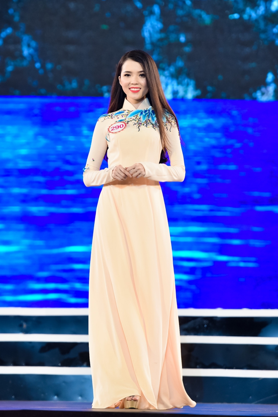 Tối 17/07/2016, vòng Chung khảo phía Bắc cuộc thi HHVN 2016 diễn ra sôi động, đầy màu sắc tại sân khấu nhạc nước Tuần Châu, thành phố Hạ Long.