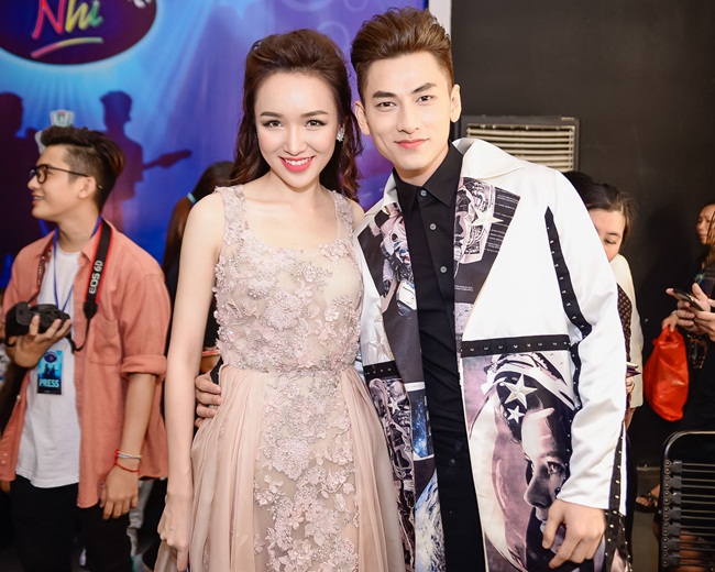 Thảo My thân thiết bên Isaac