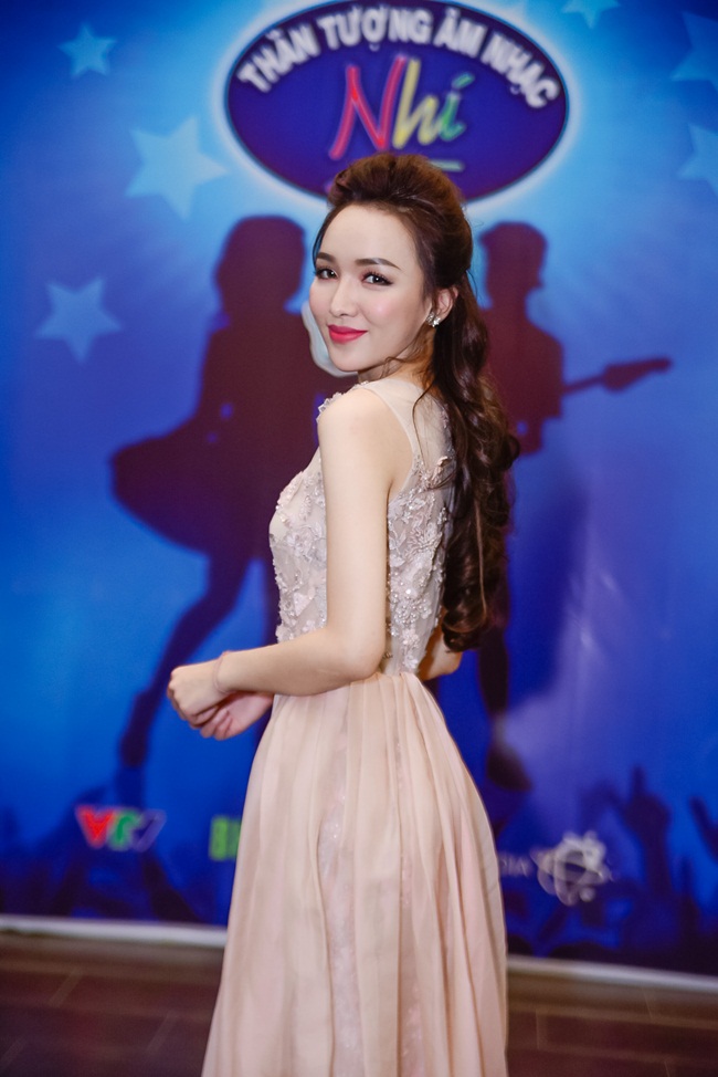 Chứng kiến Top 4 tỏa sáng trong đêm chung kết, Thảo My không giấu được sự xúc động. Cô cho biết, quá trình đồng hành cùng các thí sinh nhí trong chương trình năm nay mang tới cho cá nhân cô nhiều kỷ niệm khó quên. 