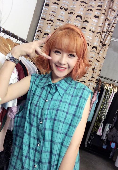 Ngoài ra, Chi Pu cũng hay diện một chiếc đồng hồ màu bạc tuy đơn giản nhưng khá sang trọng.