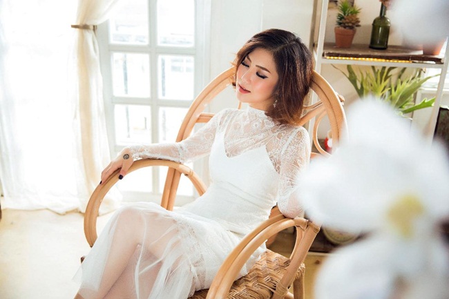 . Hương Tràm cho rằng, dù ở phong cách nào cũng thấy mình quyến rũ khi tự quyết định và làm chủ cuộc sống của mình. 
