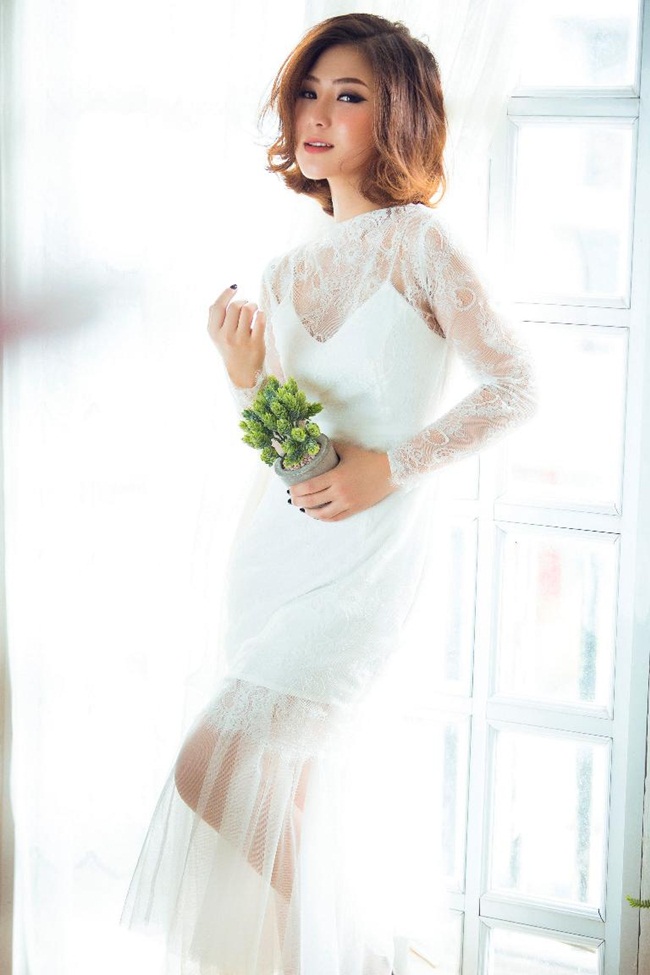 Bằng giọng ca  đầy nội lực và cảm xúc, Hương Tràm nhanh chóng trở thành một trong những cái tên được săn đón trên thị trường âm nhạc, từng bước khẳng định mình chứ không như những hiện tượng “sớm nở tối tàn” khác. Từ đấy, cô cũng dần “lột xác” với hình ảnh sexy , gợi cảm.