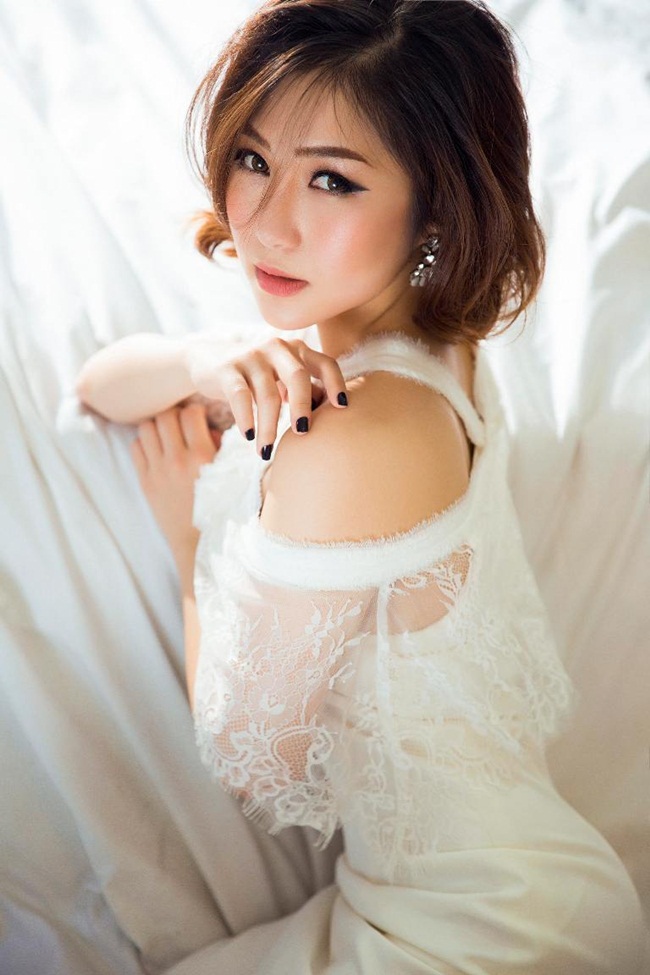 Hương Tràm cũng đang là một trong số ít ca sĩ trong nước đang được yêu thích tại thị trường hải ngoại. 