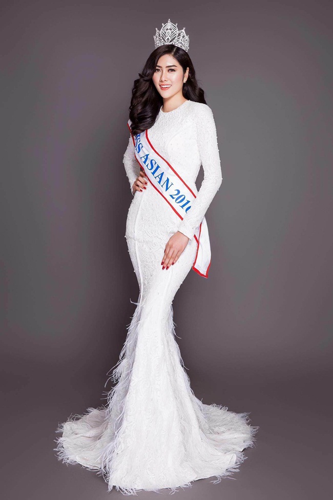 Huỳnh Tiên đang được đánh giá là một nhân tố tích cực như một ngôi sao đang lên của làng giải trí khi  liên tục biến hóa, tung sức hút cũng như khẳng định mình trên nhiều lĩnh vực khác nhau. 