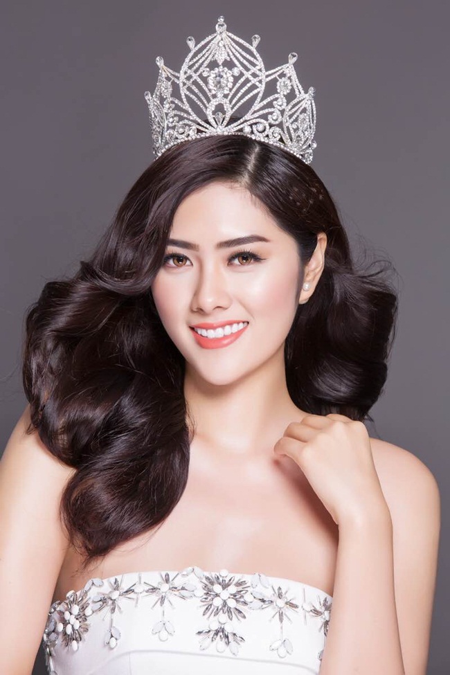 Stylist: Khun Chai,  Makeup; Hưng Đặng,  Photo; Mr AT,  Dress; Lê Thanh Hoà , Đỗ long