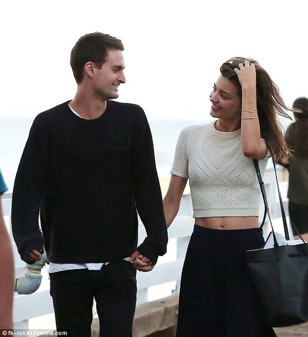 Miranda Kerr là người phụ nữ đầu tiên mà Evan Spiegel cầu hôn và chuẩn bị kết hôn. 